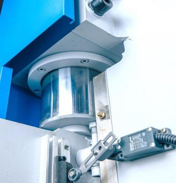 MetalTec HBM 30/1600 Листогибочные гидравлические прессы с контроллером E22