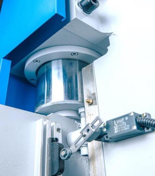 MetalTec HBM 160/3200M (E22, инвертор заднего упора) листогибочный гидравлический пресс