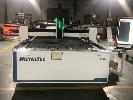 MetalTec 1530B (1500 Вт) оптоволоконный лазерный станок для резки металла