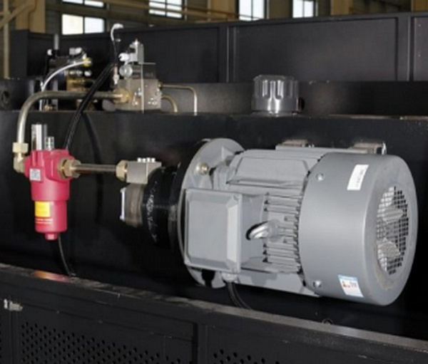 MetalTec HBM 30/1600 Листогибочные гидравлические прессы с контроллером E22
