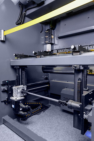 MetalTec HBC 50/1600 Листогибочный пресс с ЧПУ 4+1 MT-15