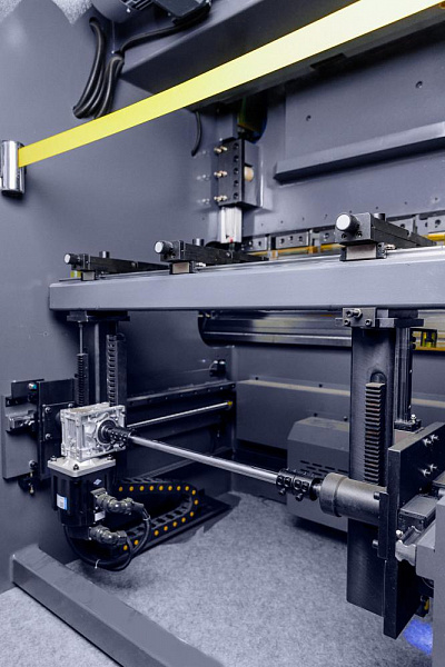 MetalTec HBC 50/1600 Листогибочный пресс с ЧПУ 4+1 MT-15