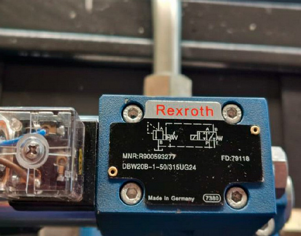MetalTec HBM 30/1600 Листогибочные гидравлические прессы с контроллером E22