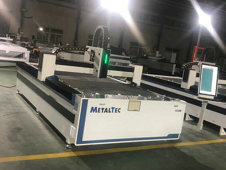 MetalTec 1530B (1500 Вт) оптоволоконный лазерный станок для резки металла