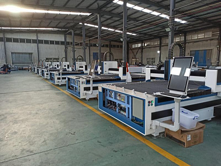 MetalTec 1530B (1500 Вт) оптоволоконный лазерный станок для резки металла