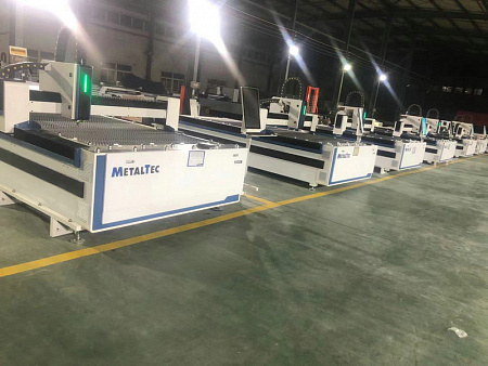 MetalTec 1530B (1500 Вт) оптоволоконный лазерный станок для резки металла