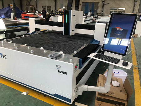 MetalTec 1530B (1500 Вт) оптоволоконный лазерный станок для резки металла