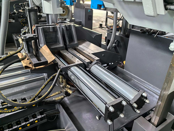 MetalTec MBS 430 CА автоматический колонный ленточнопильный станок